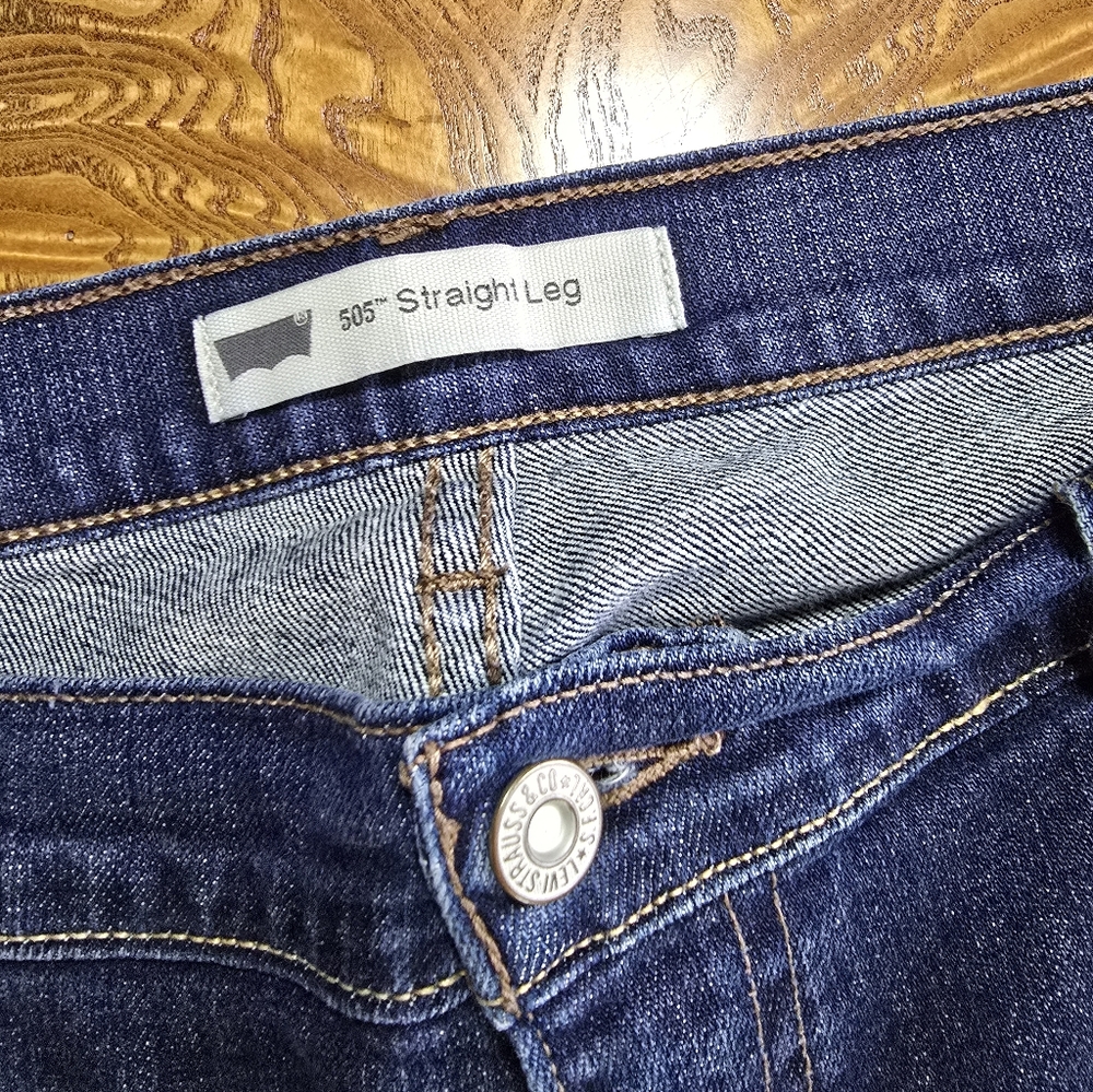 Levi's Women's 505 Straight Leg Jeans, Dark Wash, Size 14L - Picture 3 of 10